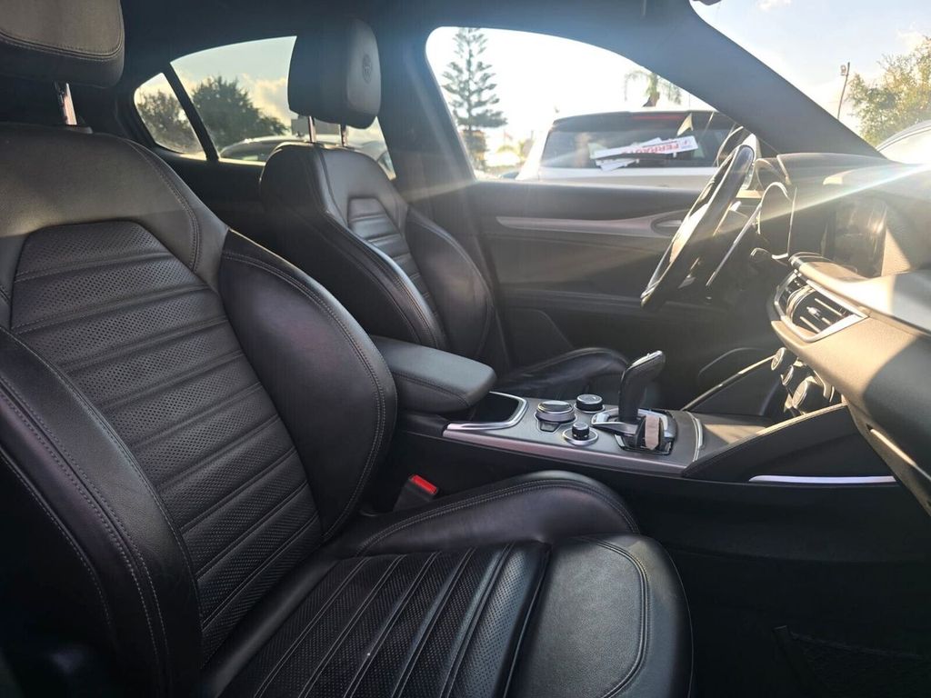 Alfa Romeo Stelvio 2021