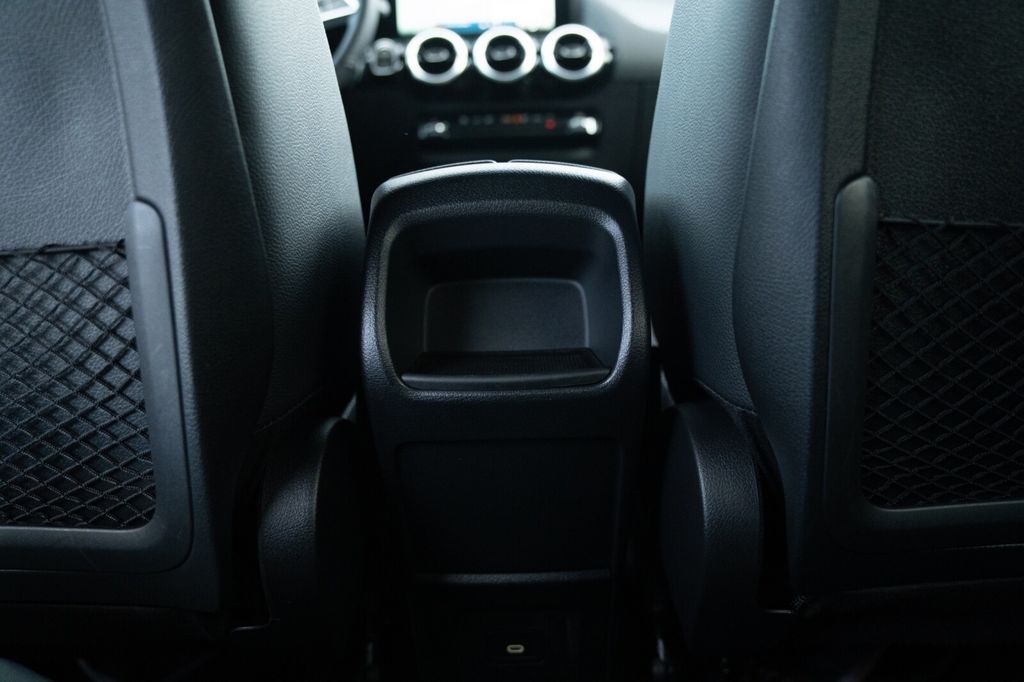 Mercedes-Benz B 200 2024