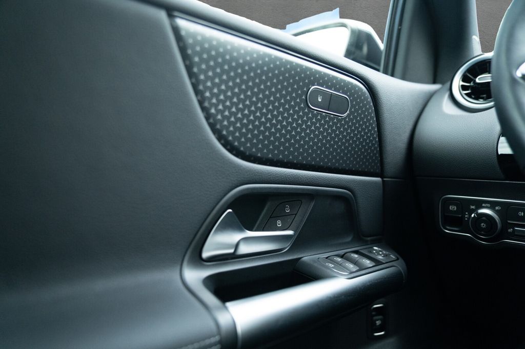 Mercedes-Benz B 200 2024