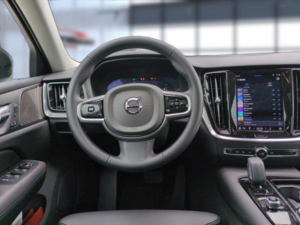 Volvo V60 2025