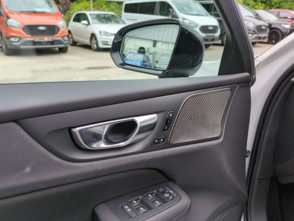 Volvo V60 2025