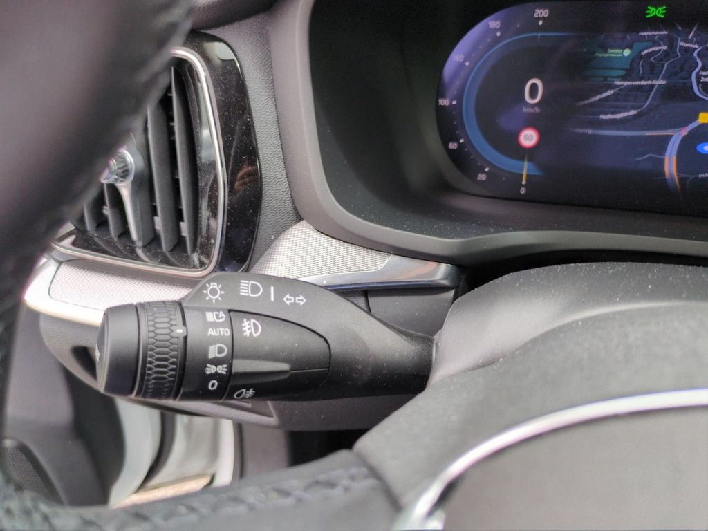 Volvo V60 2025