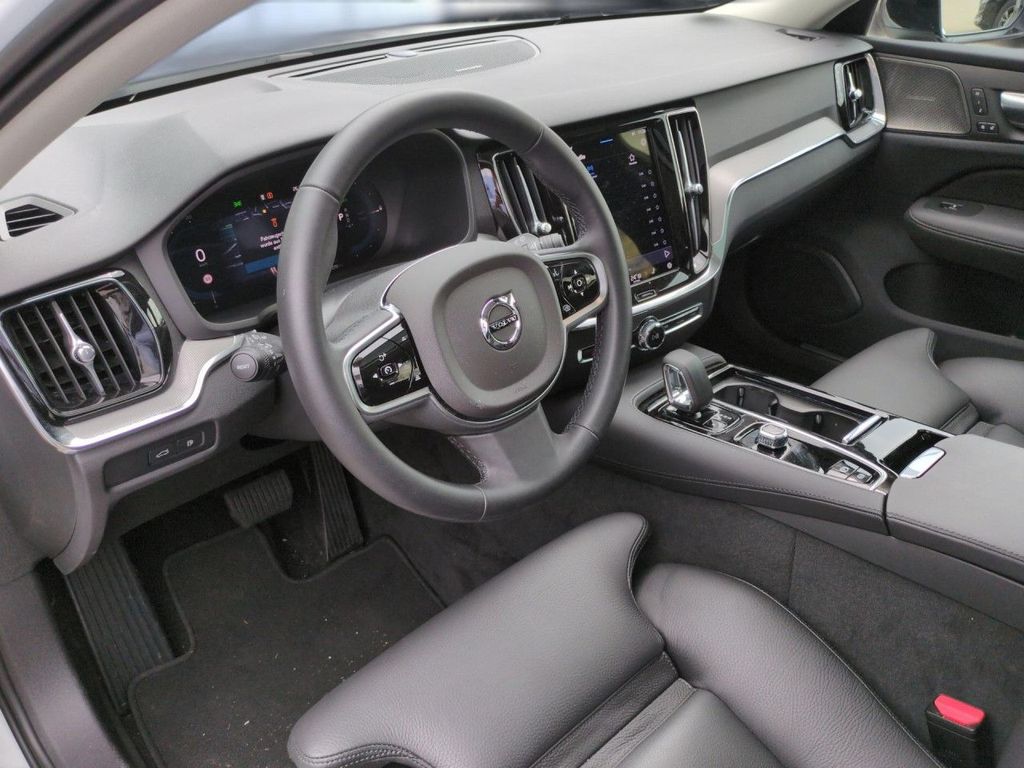Volvo V60 2025