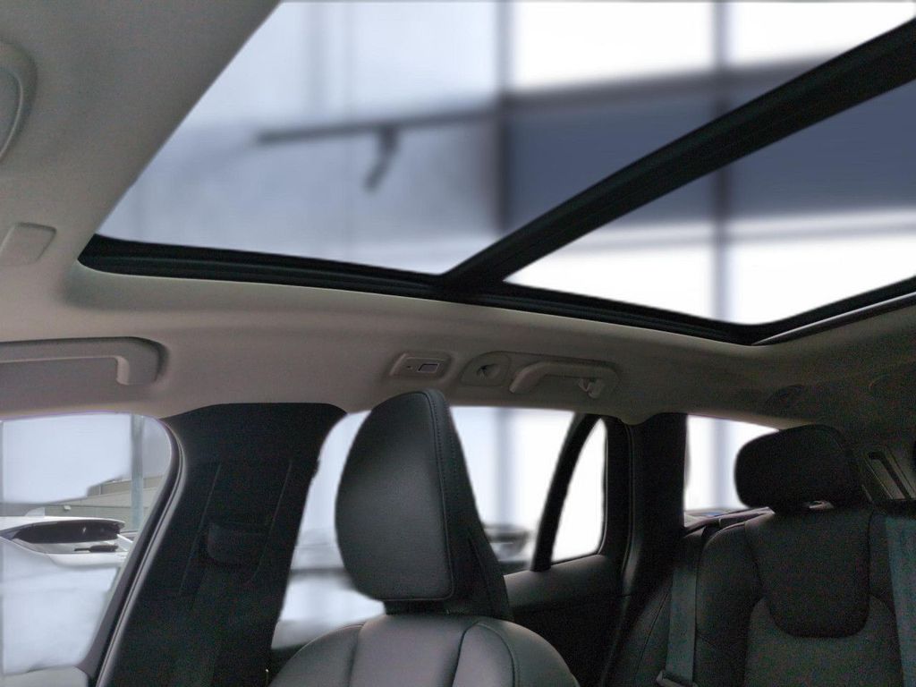 Volvo V60 2025