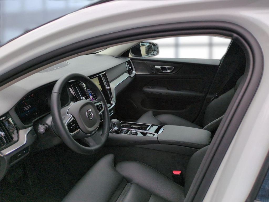 Volvo V60 2025