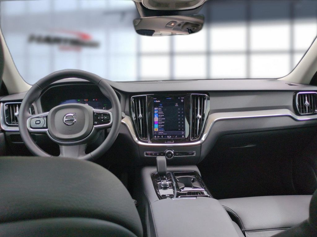 Volvo V60 2025