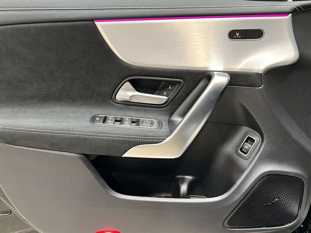 Mercedes-Benz CLA 200 2025