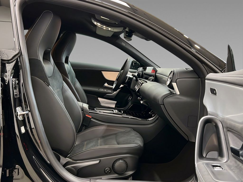Mercedes-Benz CLA 200 2025