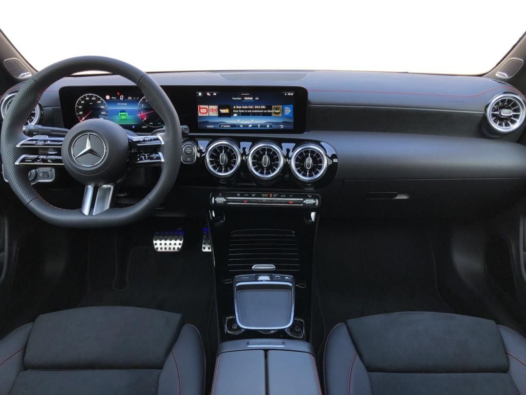 Mercedes-Benz CLA 220 2025