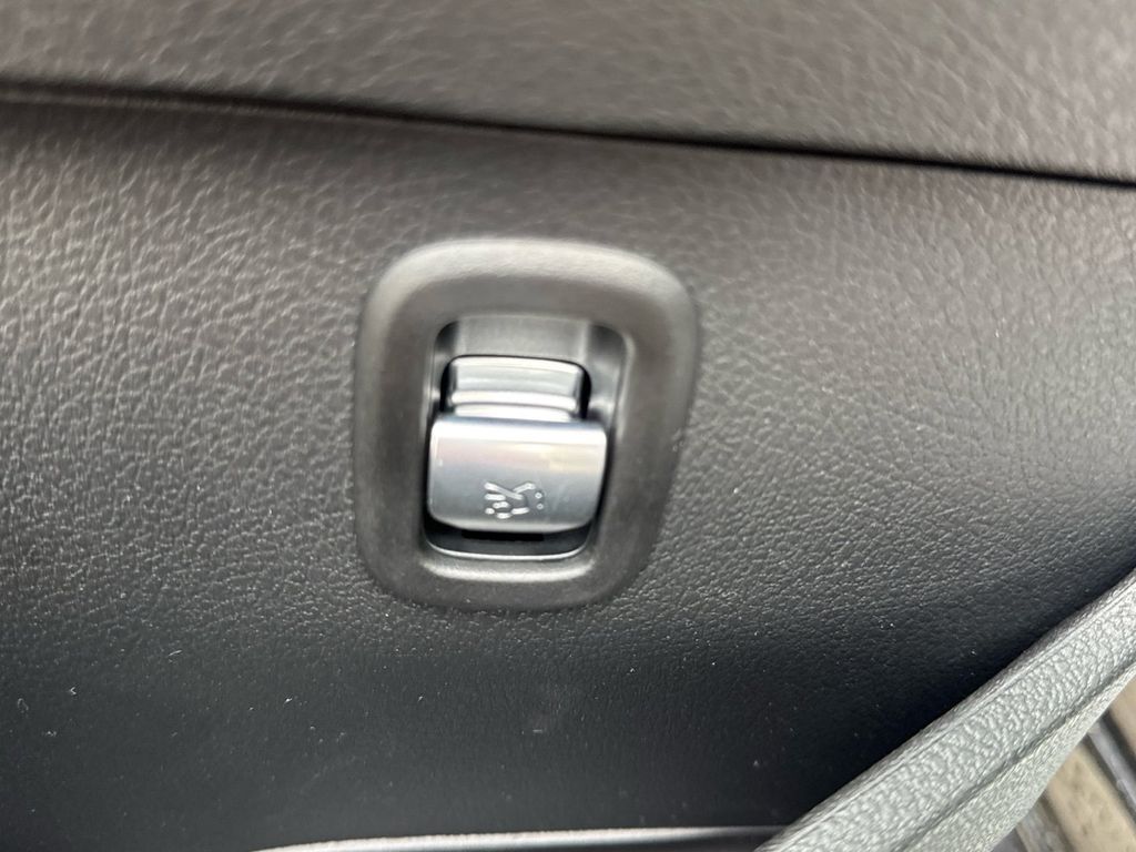 Mercedes-Benz C 200 2025