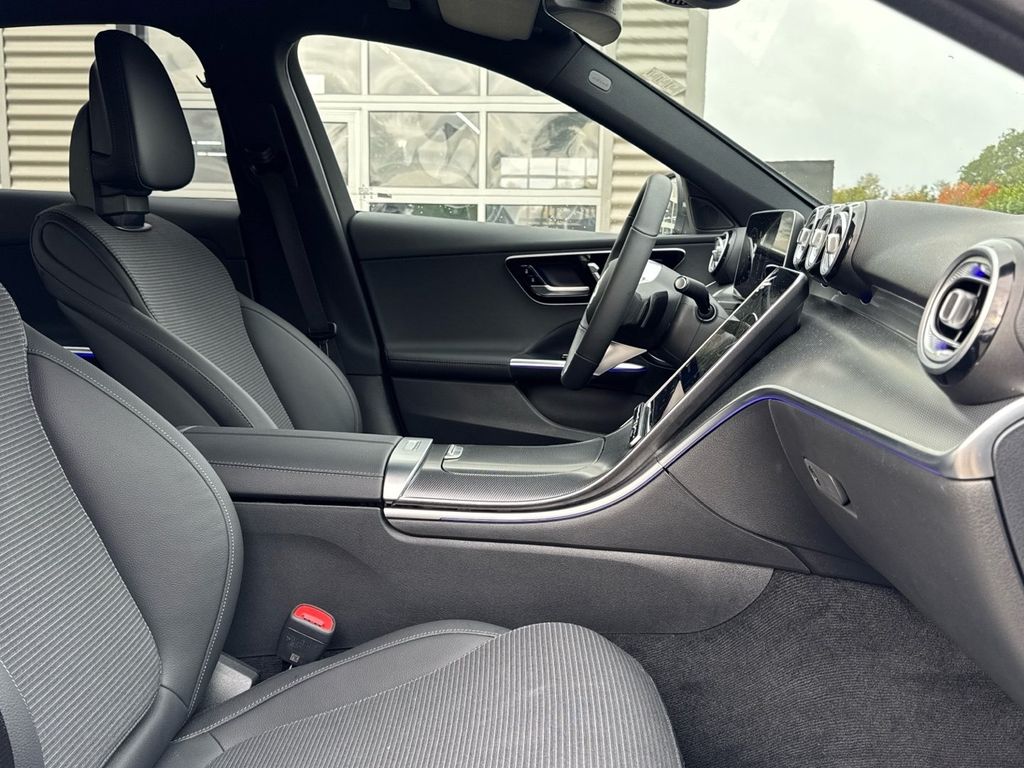 Mercedes-Benz C 200 2025