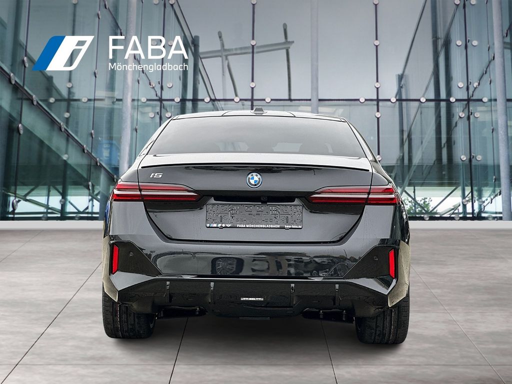 BMW i5 2025
