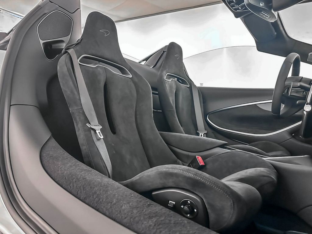 McLaren Artura 2025