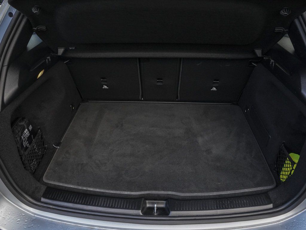 Mercedes-Benz B 200 2025