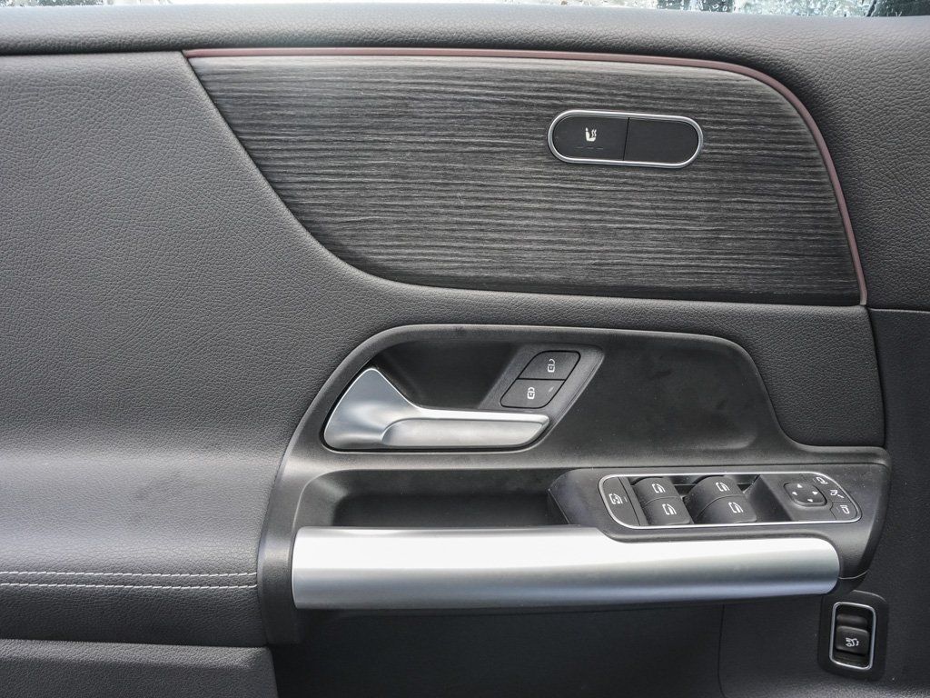 Mercedes-Benz B 200 2025