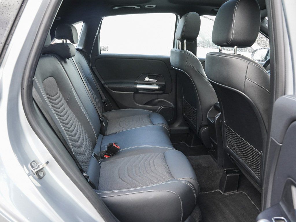 Mercedes-Benz B 200 2025