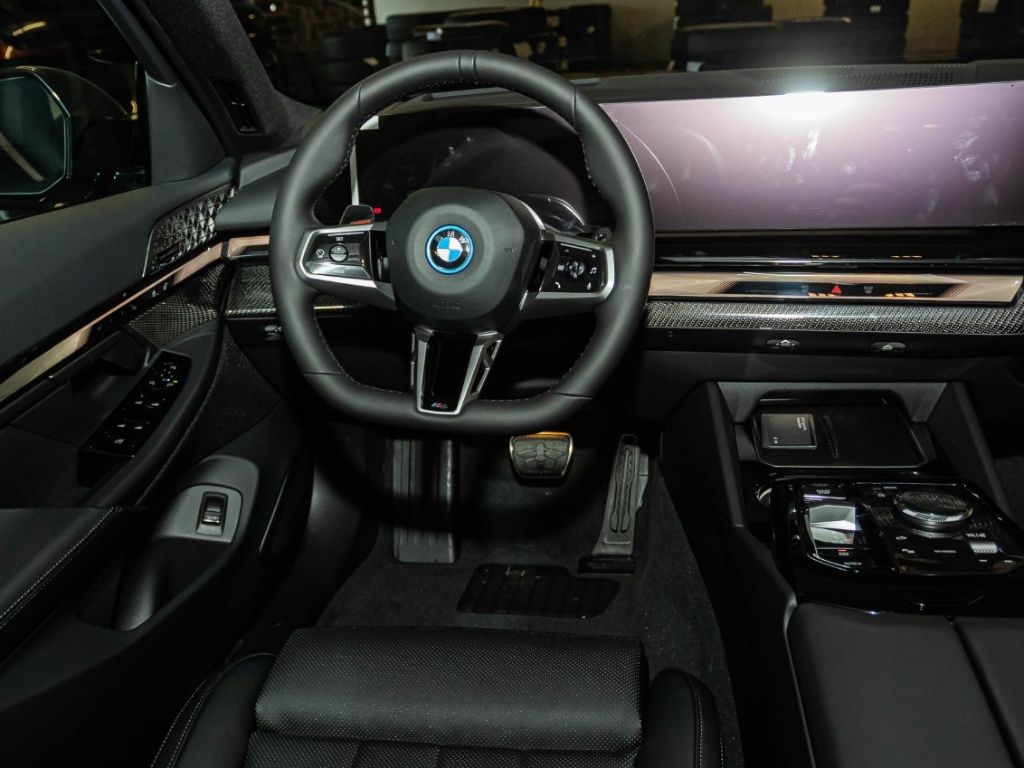 BMW i5