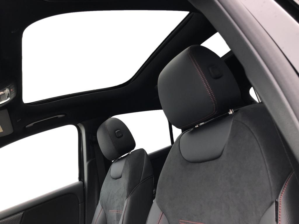 Mercedes-Benz GLA 200 2025
