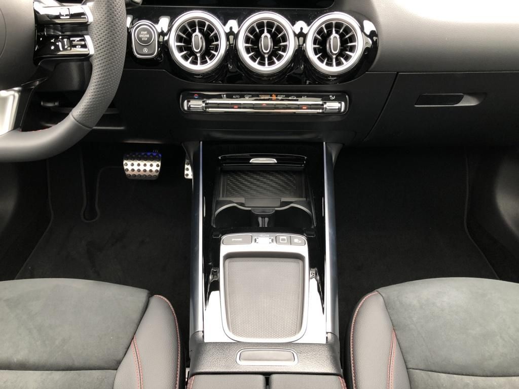 Mercedes-Benz GLA 200 2025