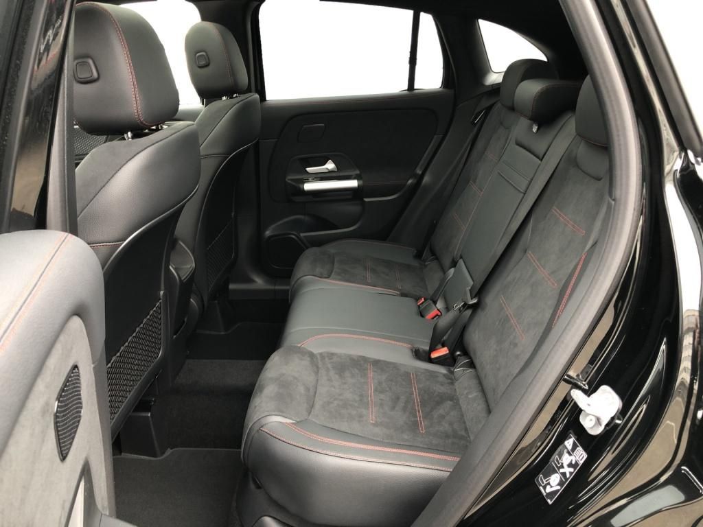 Mercedes-Benz GLA 200 2025