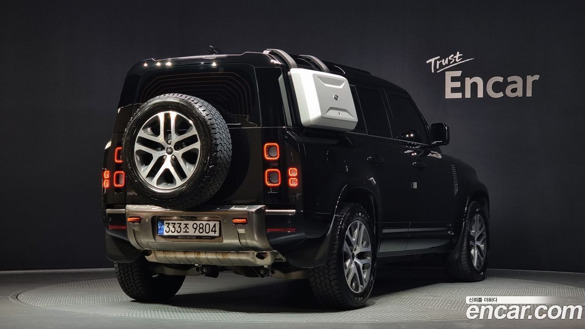 Land Rover Defender 2024