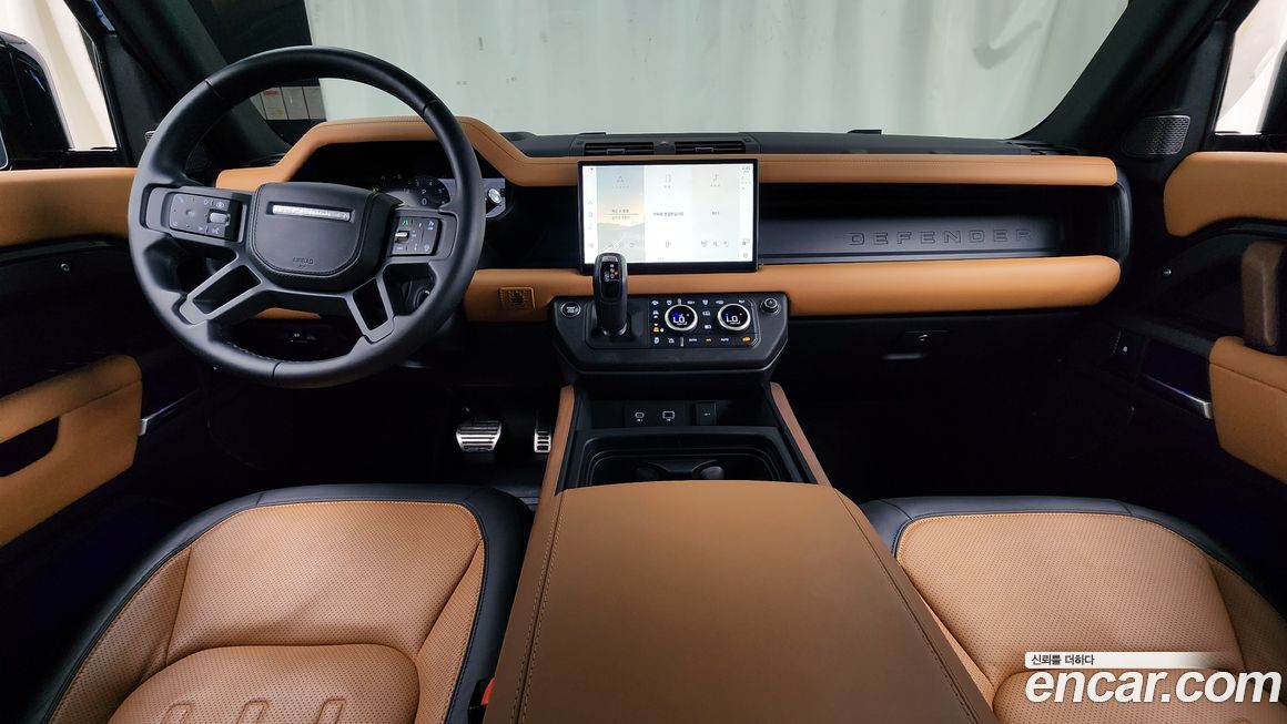 Land Rover Defender 2024