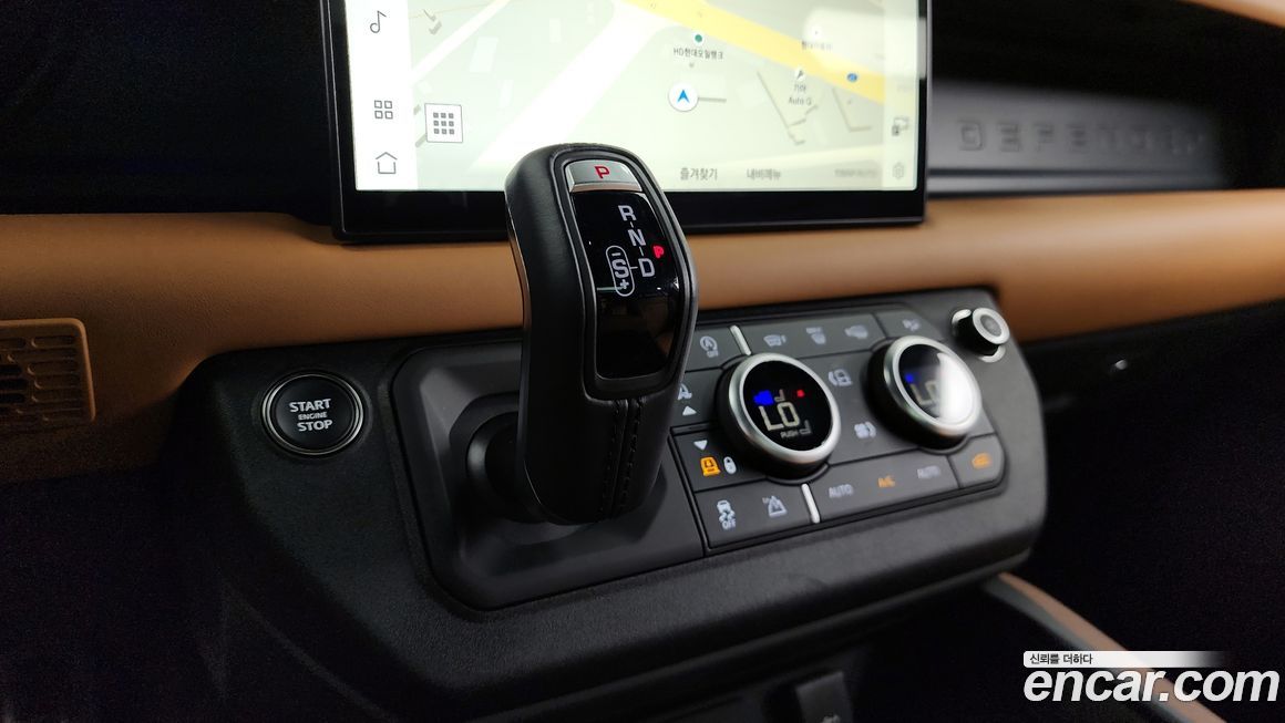 Land Rover Defender 2024