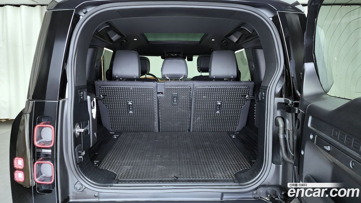 Land Rover Defender 2024