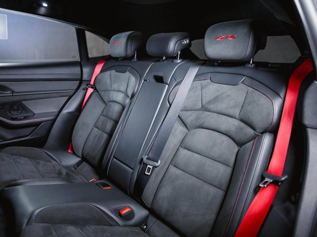 Porsche Taycan 2023
