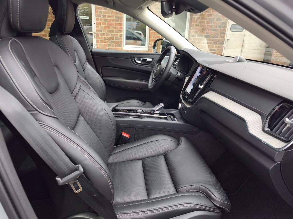 Volvo XC60 2025