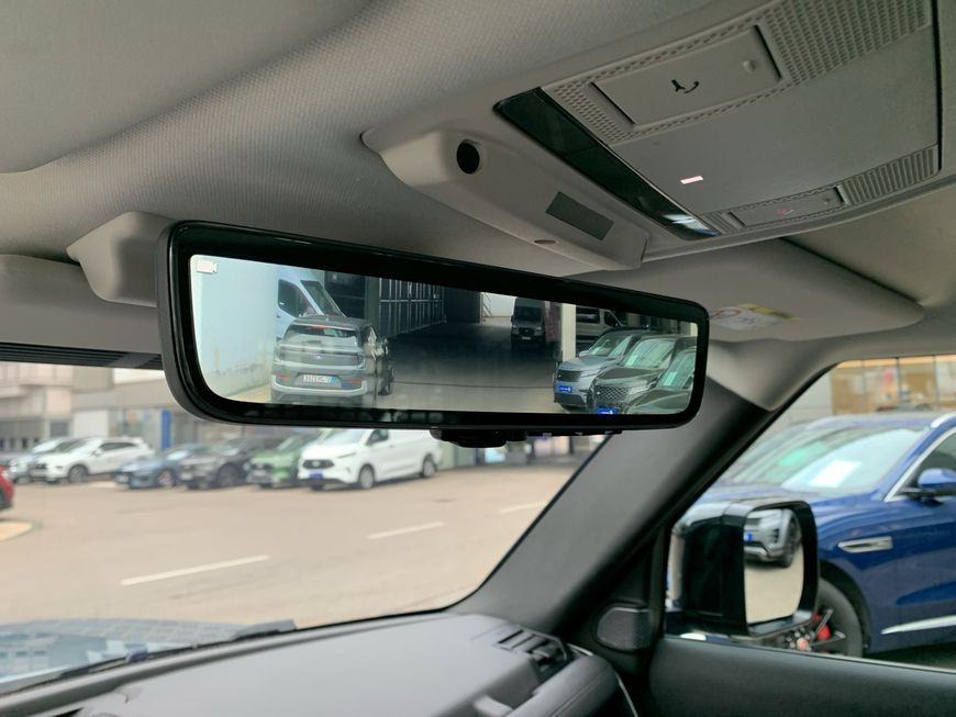 Land Rover Defender 2021