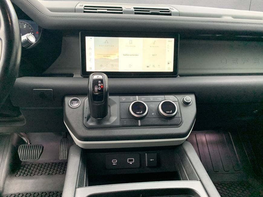 Land Rover Defender 2021