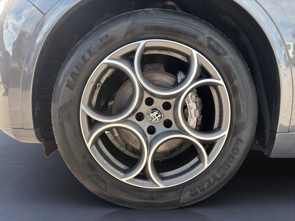 Alfa Romeo Stelvio 2023