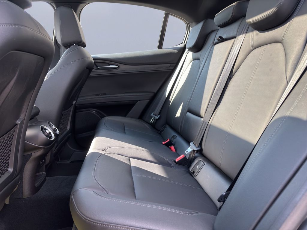 Alfa Romeo Stelvio 2023