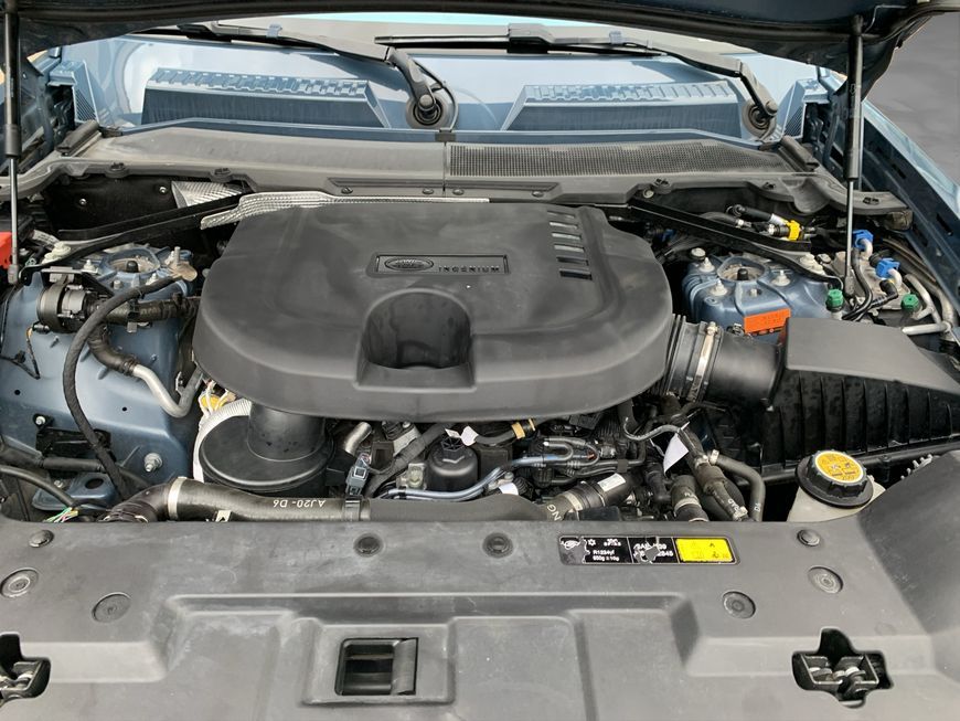 Land Rover Defender 2021