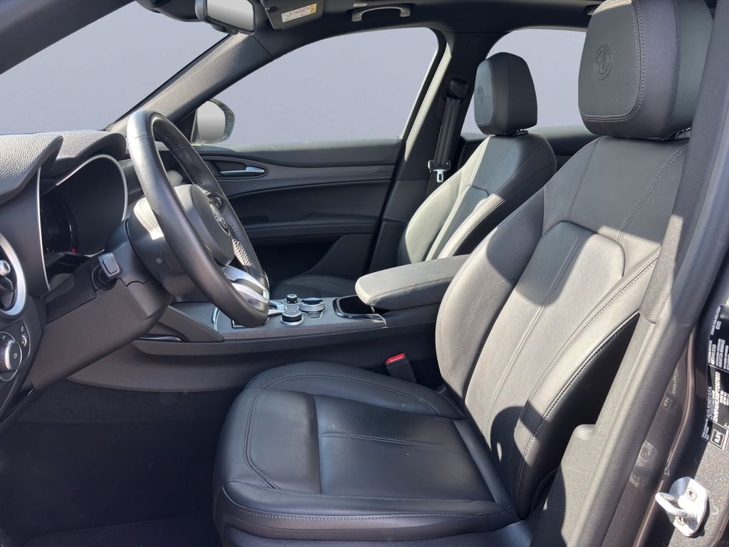 Alfa Romeo Stelvio 2023