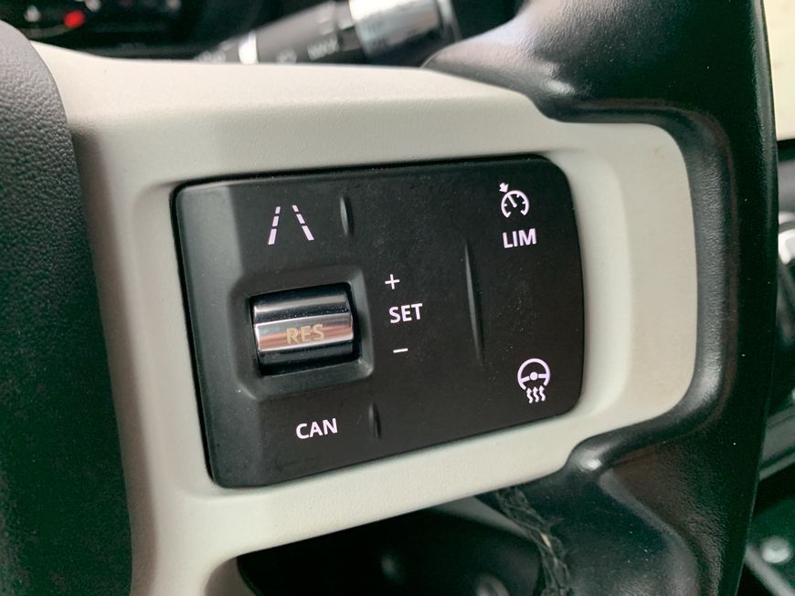 Land Rover Defender 2021