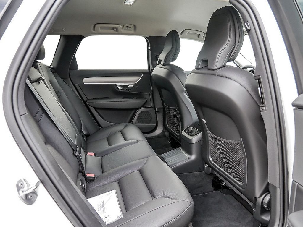 Volvo V90 2024