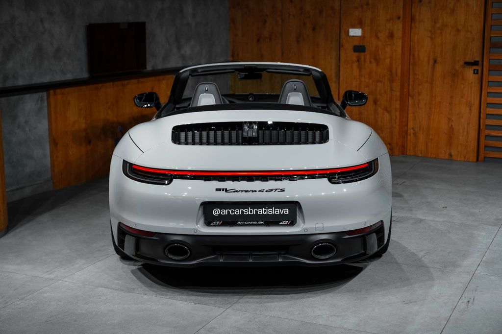 Porsche 992 2023