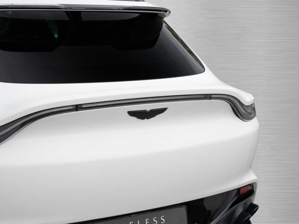 Aston Martin DBX 2023