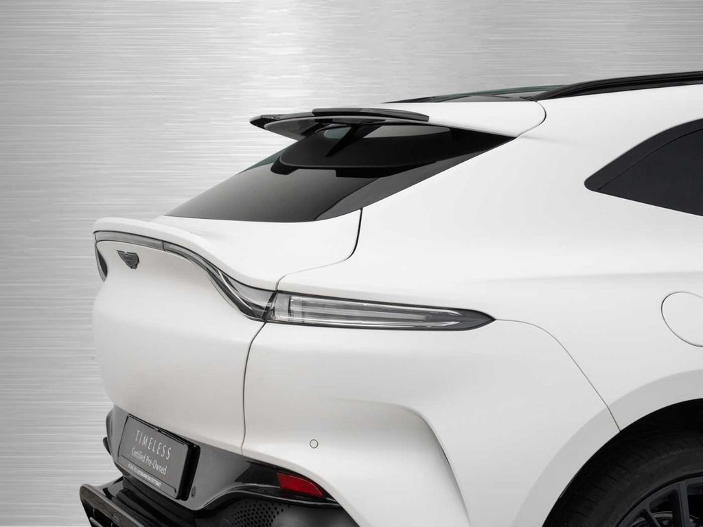 Aston Martin DBX 2023
