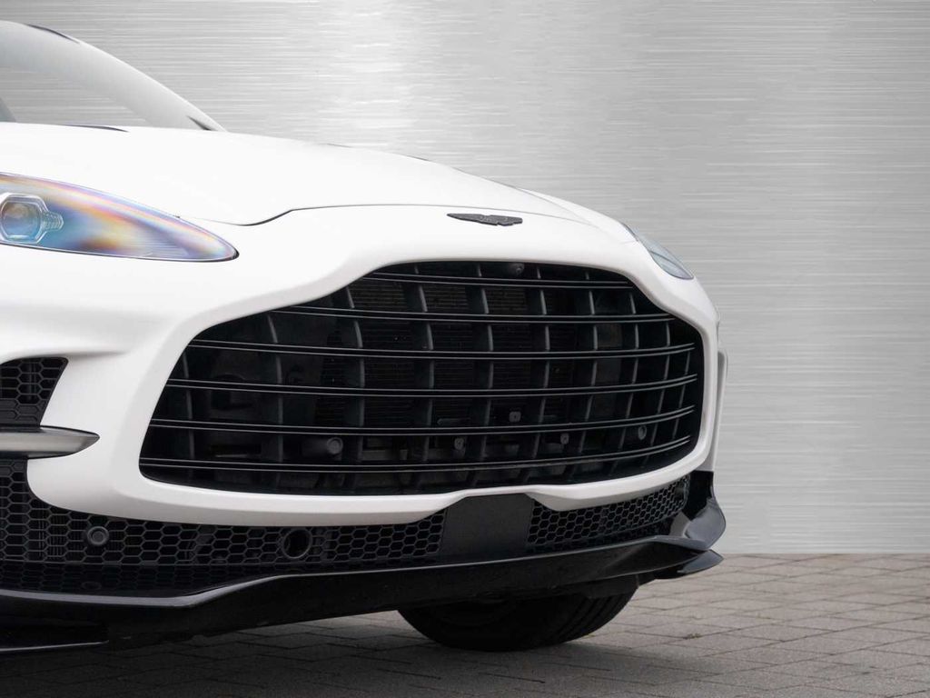Aston Martin DBX 2023