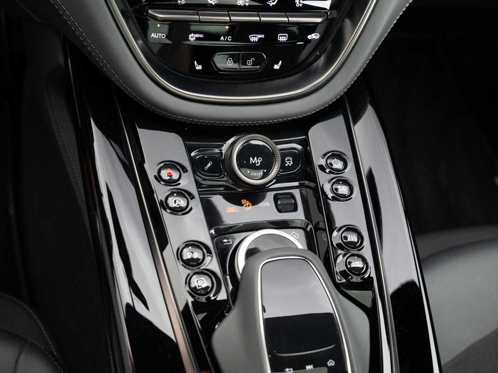 Aston Martin DBX 2023