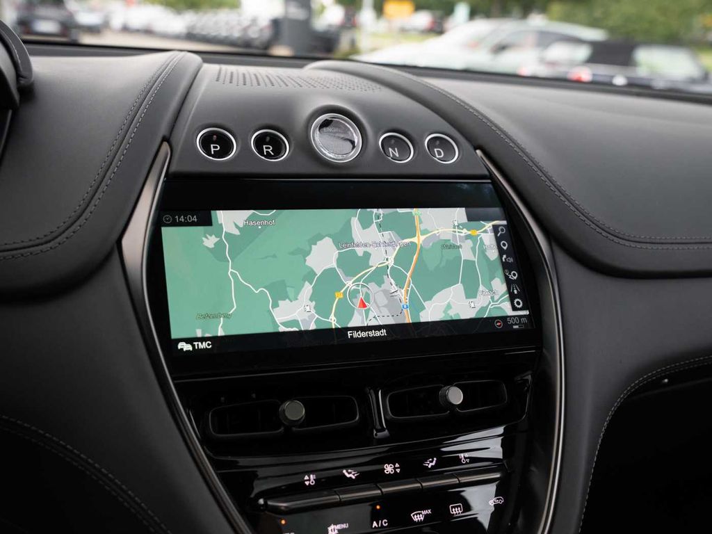 Aston Martin DBX 2023