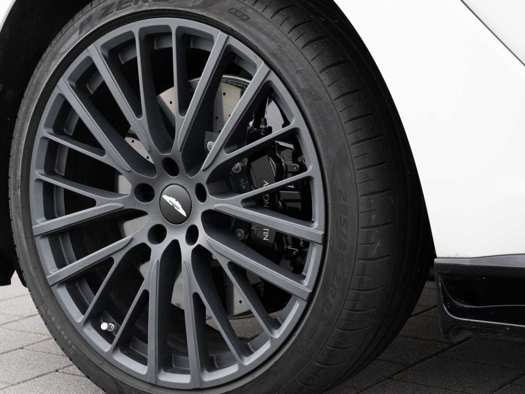 Aston Martin DBX 2023