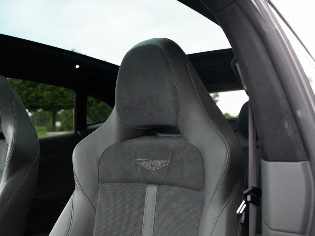 Aston Martin DBX 2023