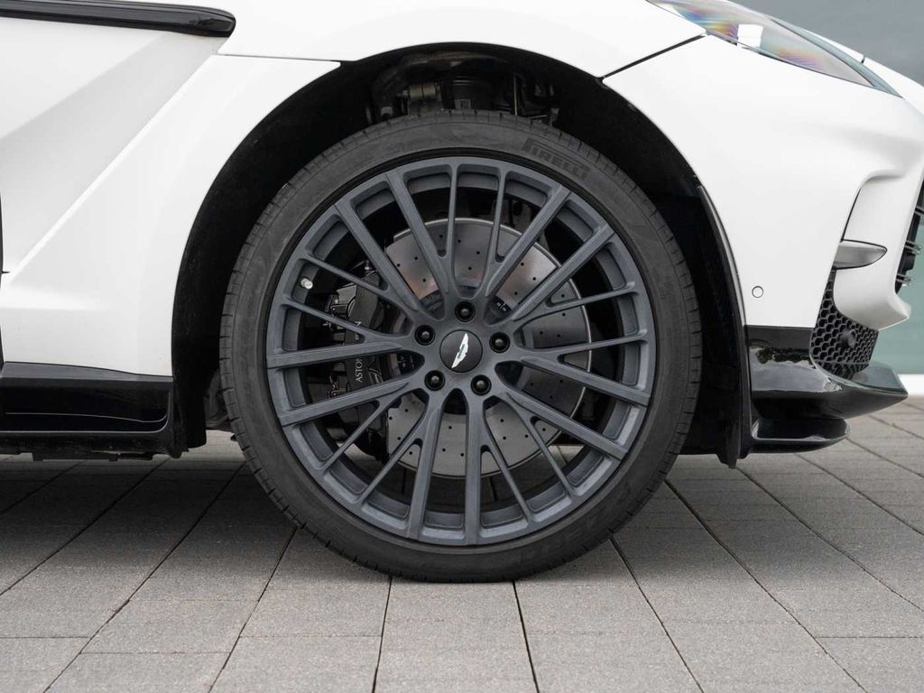 Aston Martin DBX 2023