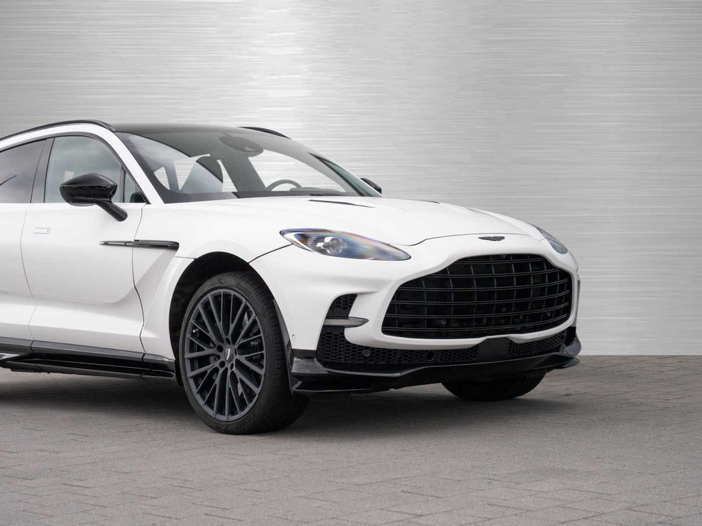 Aston Martin DBX 2023