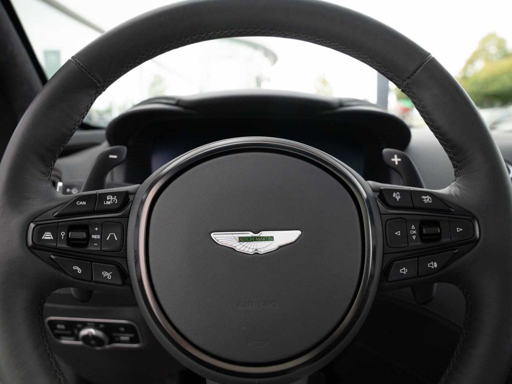 Aston Martin DBX 2023