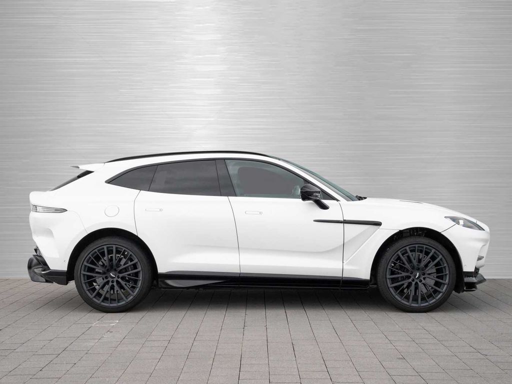 Aston Martin DBX 2023